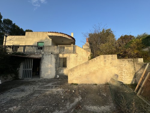 Villa Da Ristrutturare Con PdC Approvato Per Demolizione e Ricostruzione.